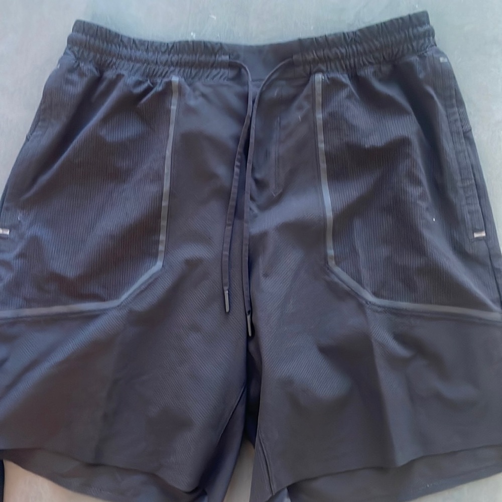 Lululemon men’s shorts size Black large